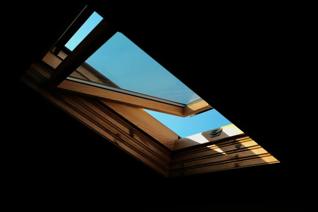 pose de velux fenêtres de toit combles lumineux